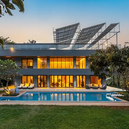 Reflection House By Stayvista With Pool, Terrace Bar, Indoor Games & Exquisite Interiors In A Nutshell Алибаг Экстерьер фото